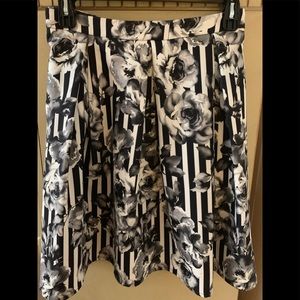 Black & white stripe pleated skirt